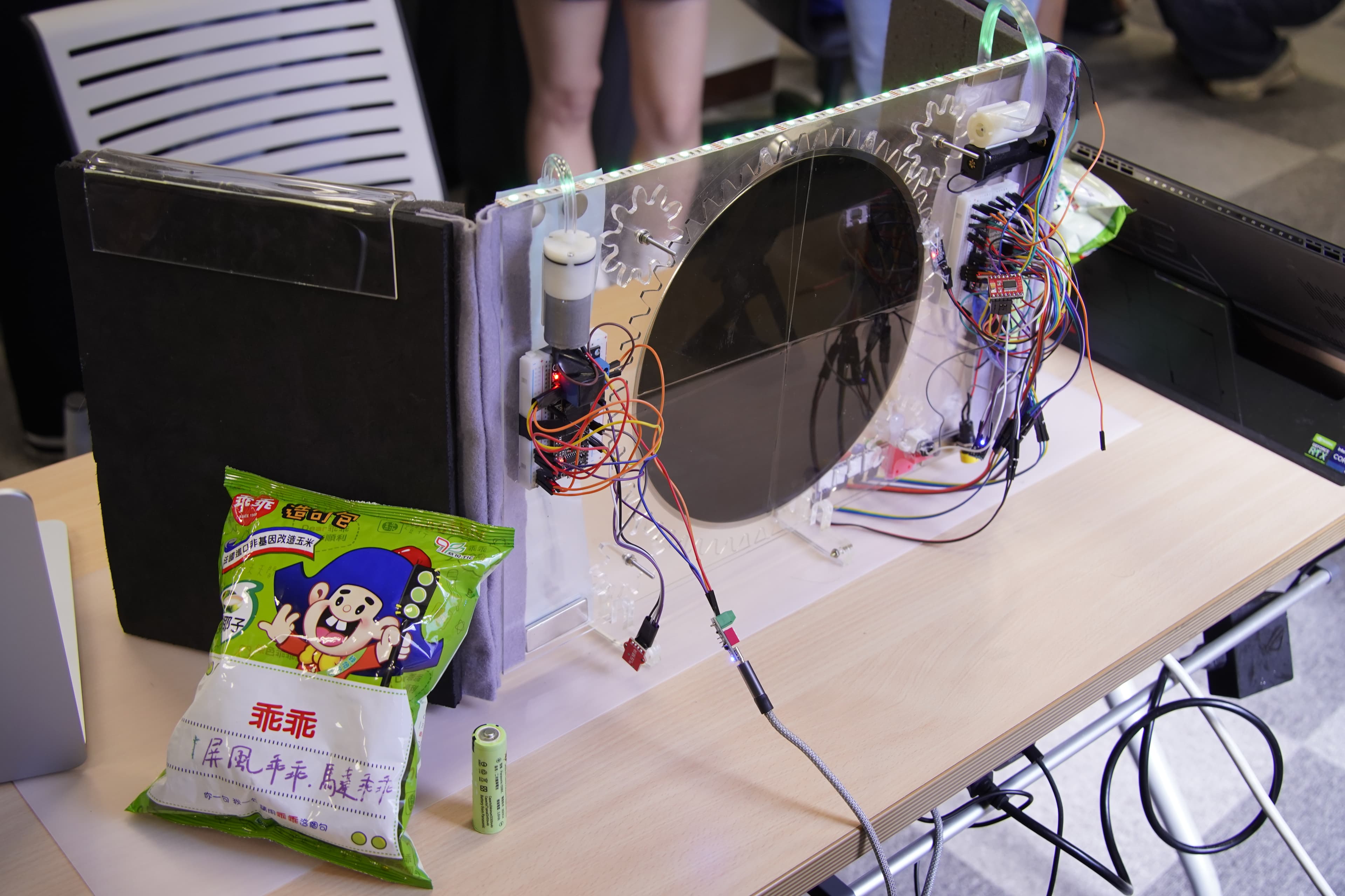 Nooka 桌上型互動隔板的產品情境